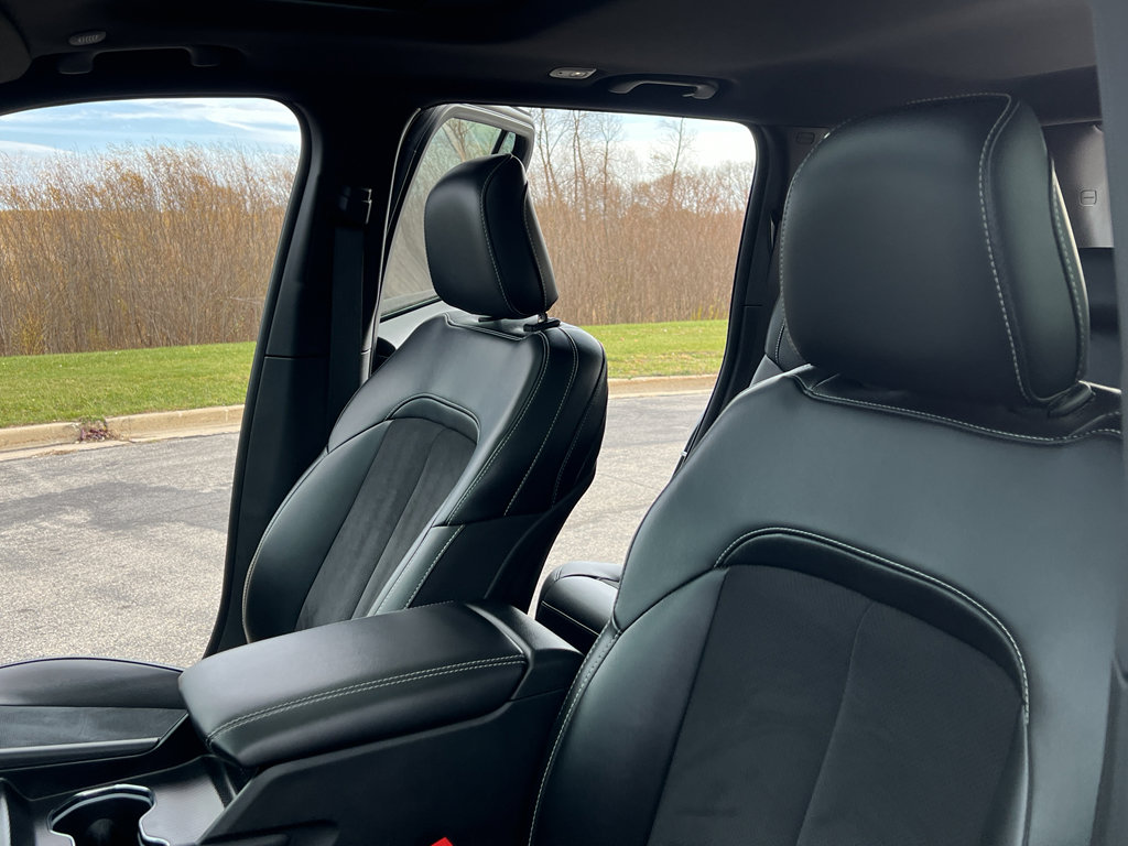 Used 2024 Jeep Grand Cherokee Altitude image 16