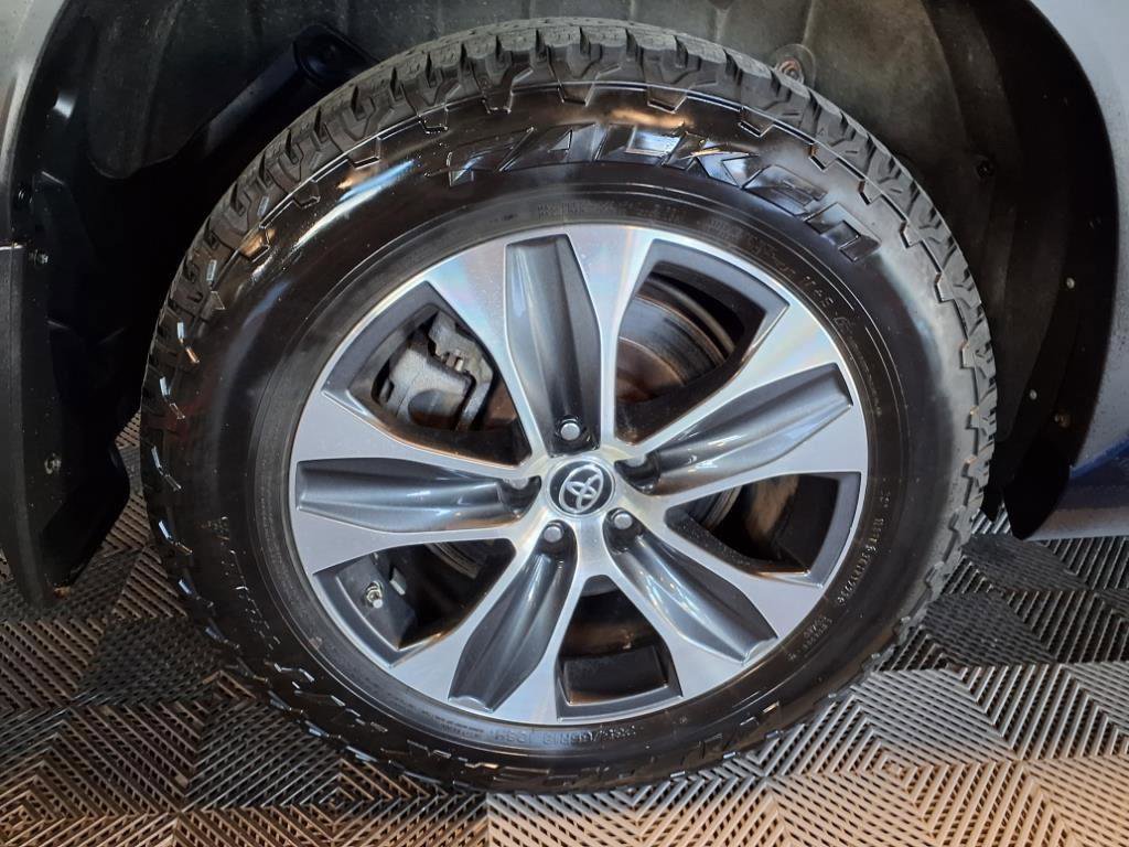 Used 2020 Toyota Highlander XLE image 9