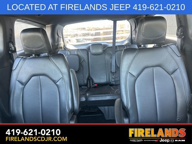 Used 2025 Chrysler Pacifica Select image 25