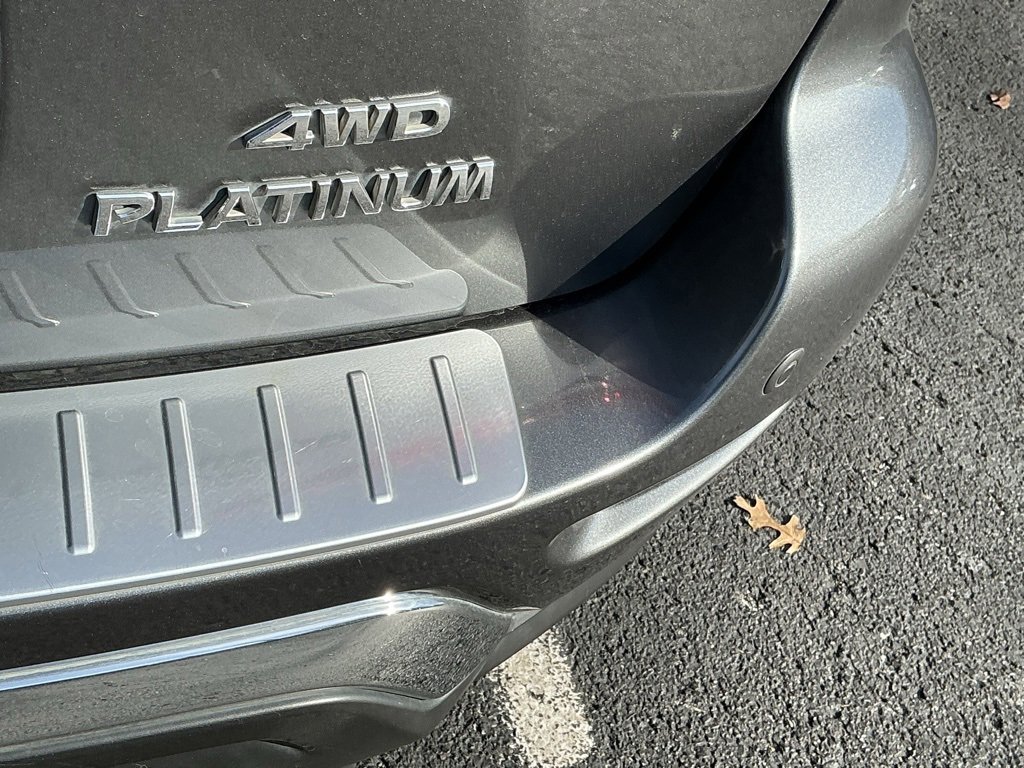 Used 2018 Nissan Pathfinder Platinum image 3