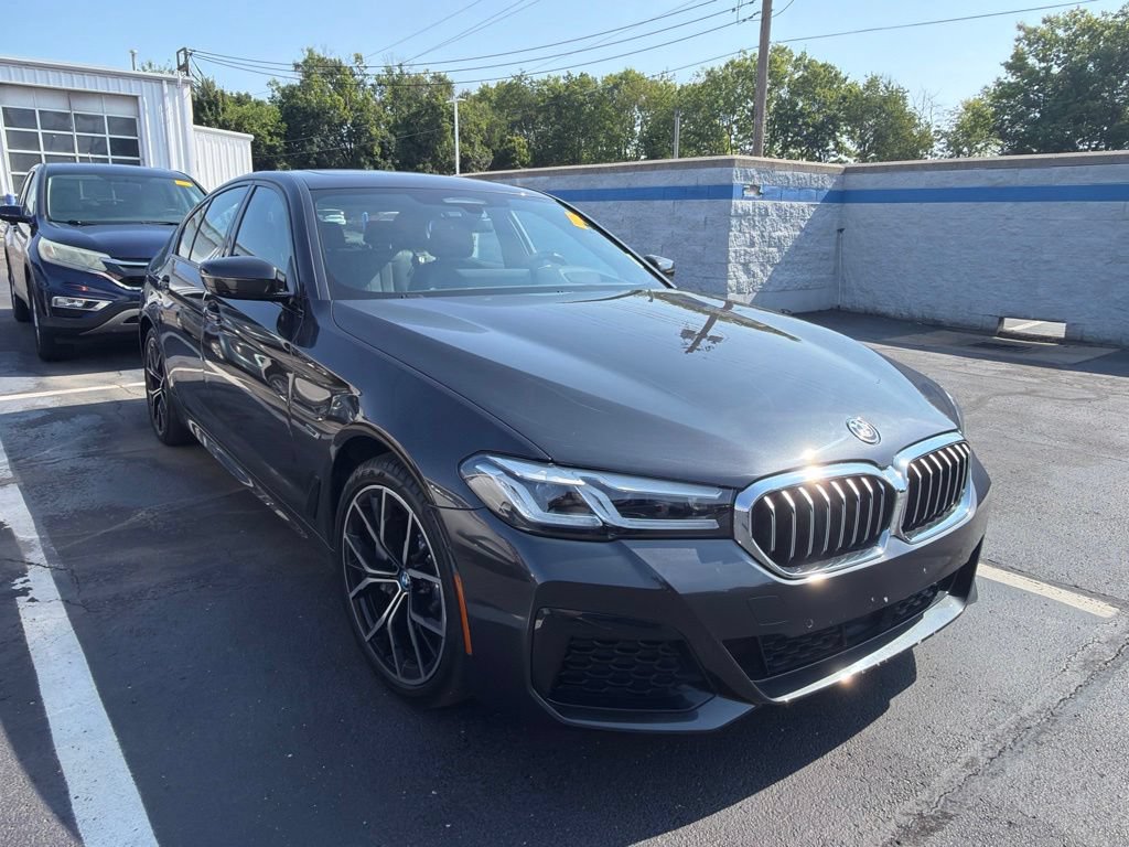 Used 2023 BMW 530e xDrive w/ Premium Package AWD/4WD image 4