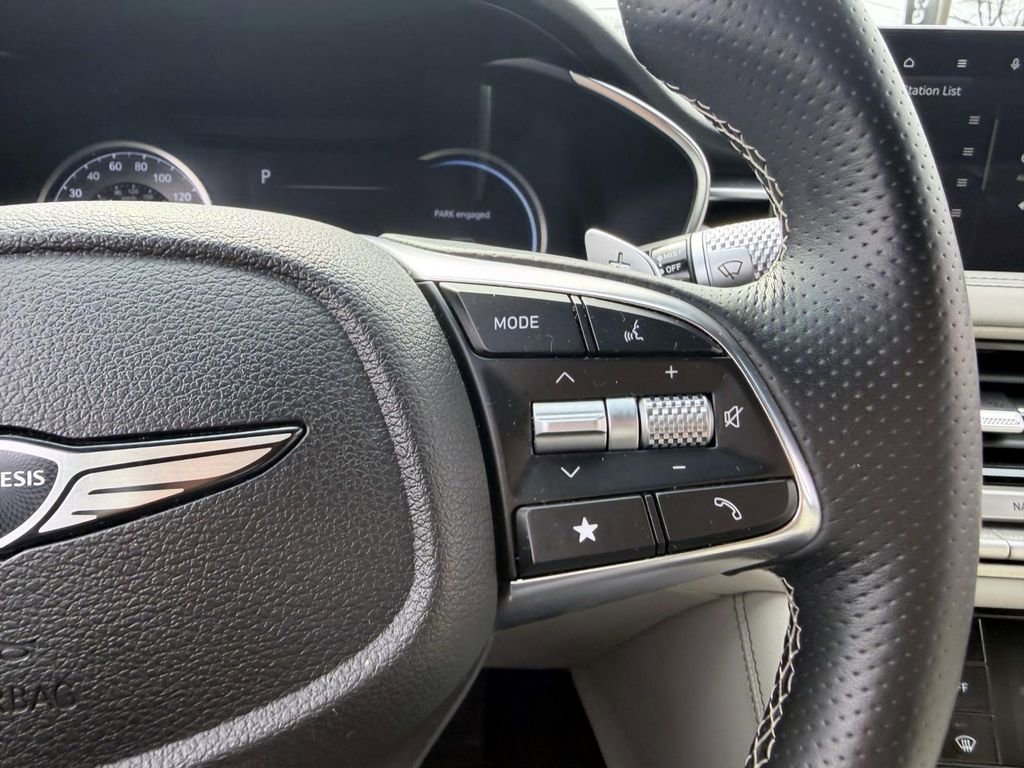Certified 2025 Genesis G70 2.5T image 27