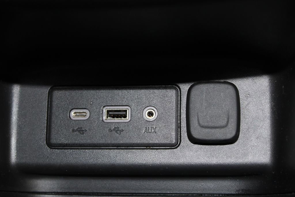 Used 2023 Chevrolet Equinox LT image 45