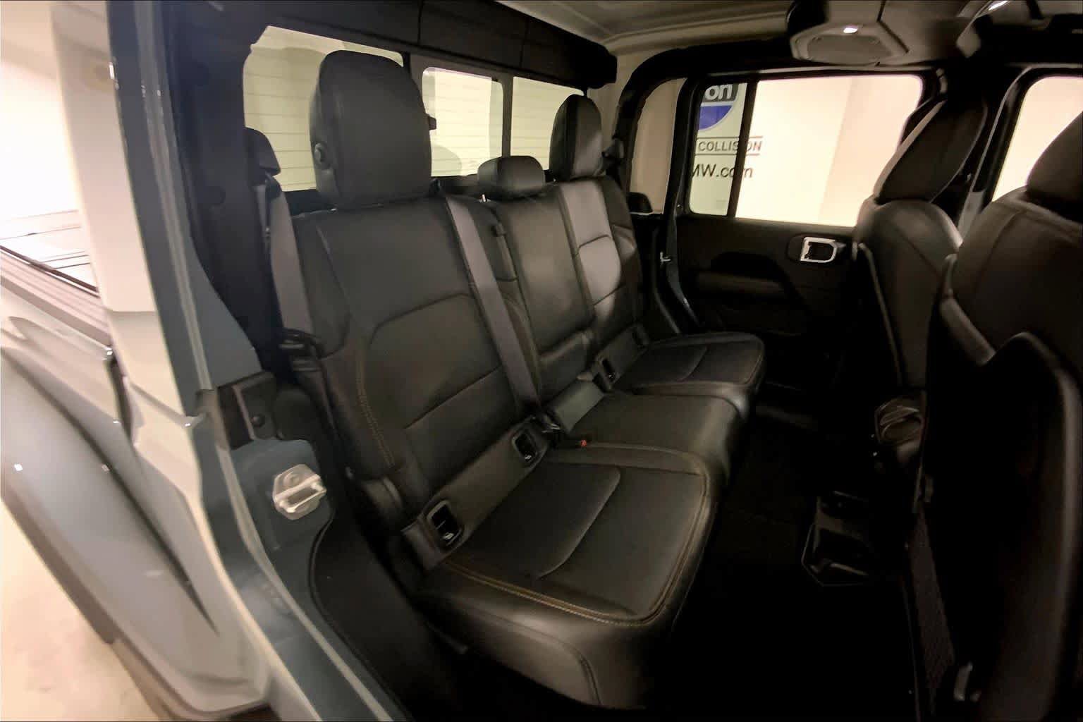 Used 2025 Jeep Gladiator Sport w/ Premium Package image 19