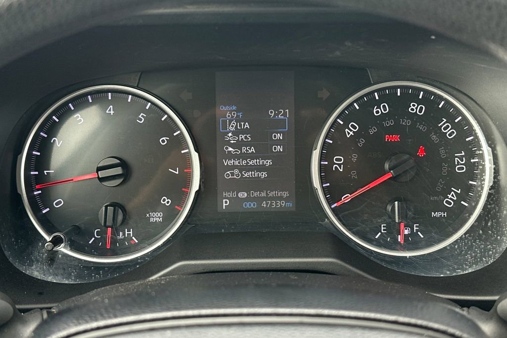 Used 2021 Toyota RAV4 LE FWD image 23