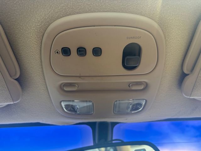 Used 2004 Buick Le Sabre Limited w/ Celebration Edition Package FWD image 19