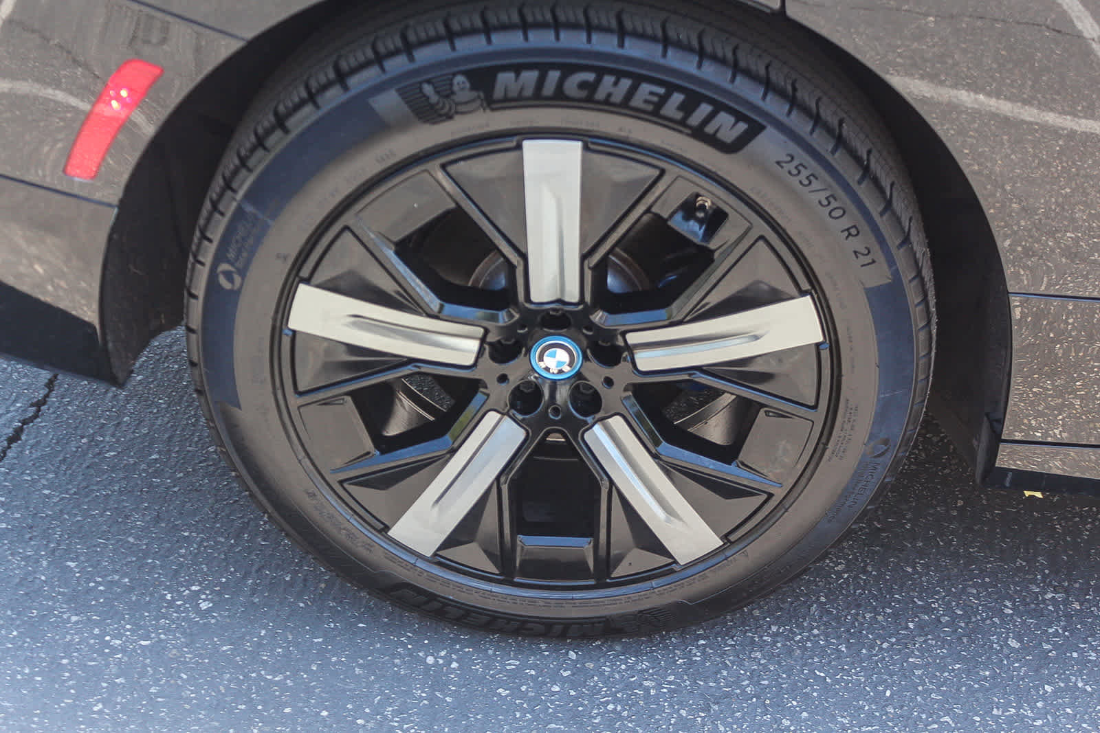 Certified 2023 BMW iX xDrive50 w/ Sport Package AWD/4WD image 8