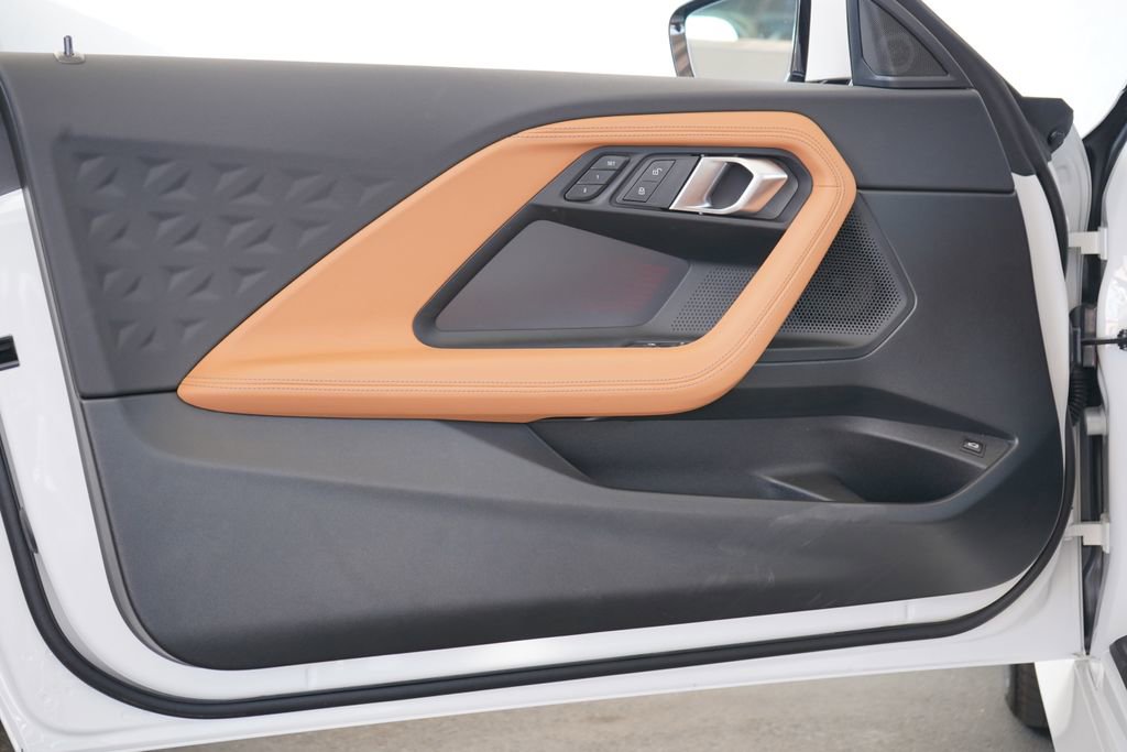 Used 2025 BMW 230i Coupe w/ Convenience Package image 9