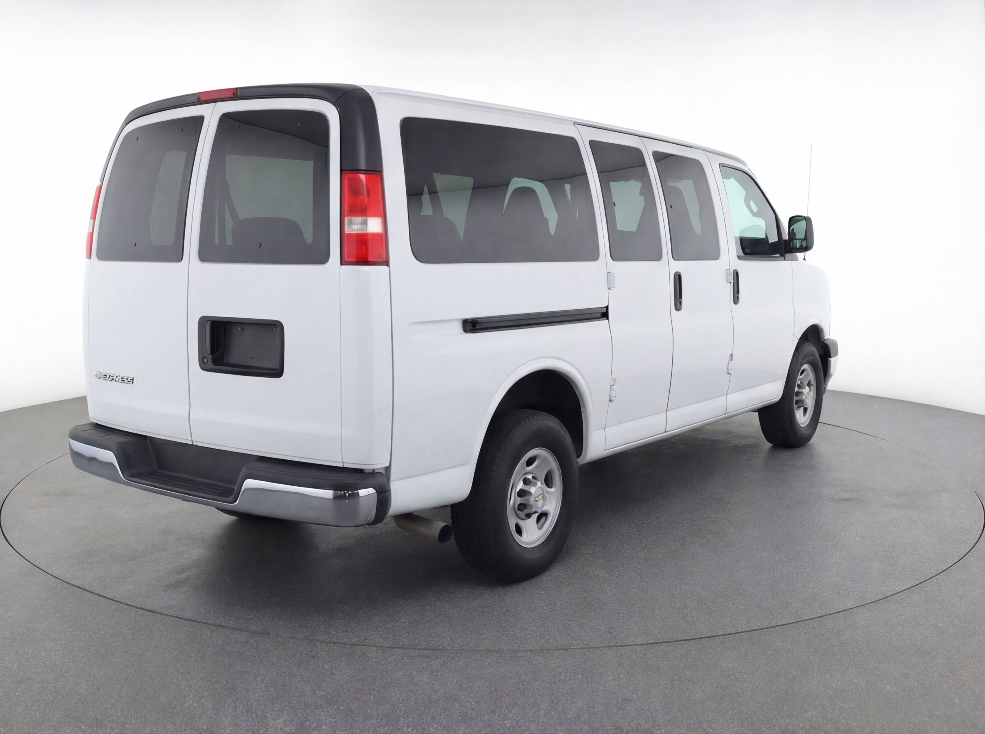 Used 2025 Chevrolet Express 3500 LT w/ LT Preferred Equipment Group image 9