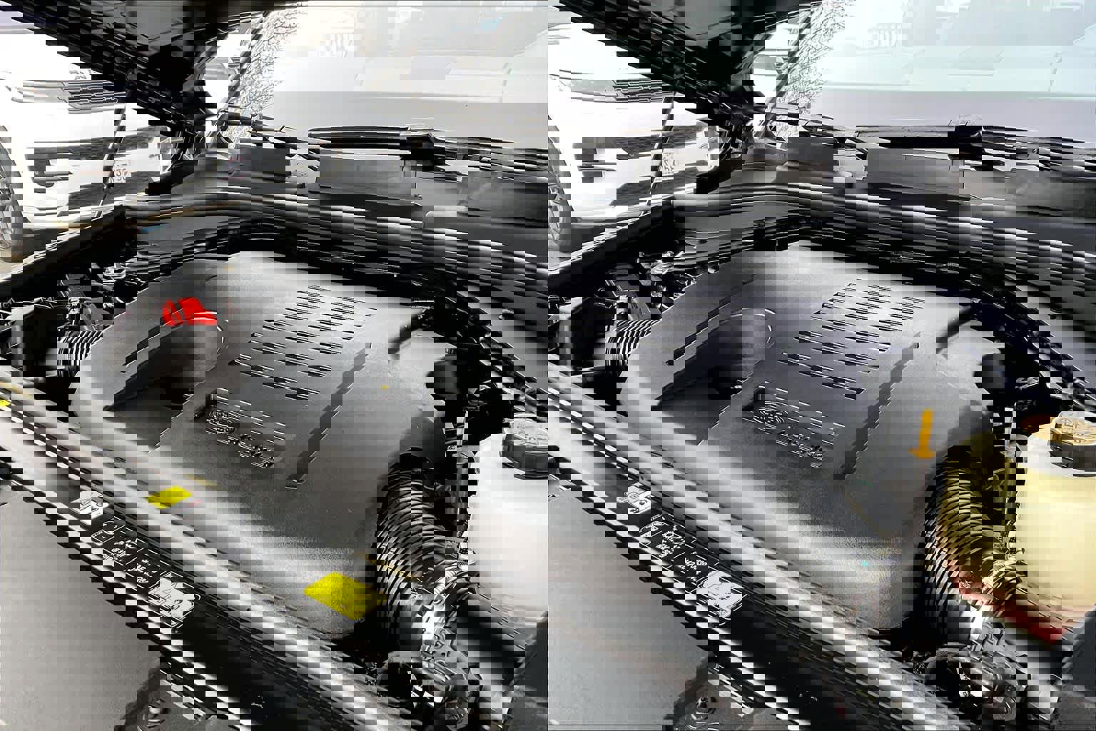 Used 2025 Land Rover Range Rover Sport image 34