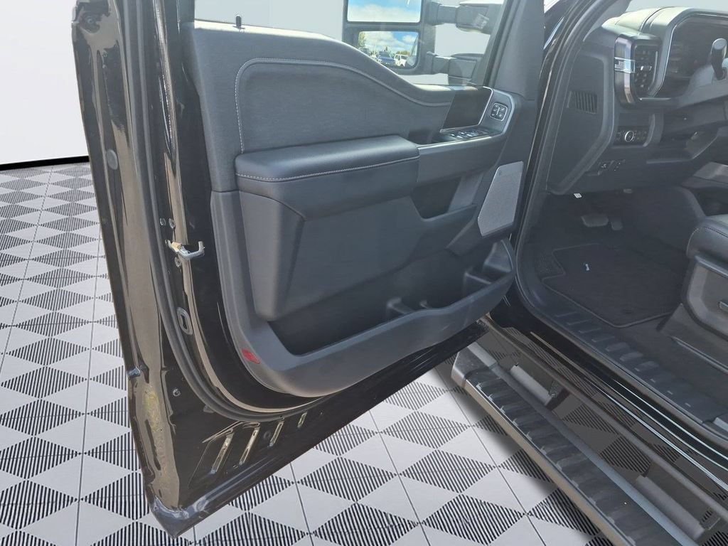New 2026 Ford F250 Lariat w/ Black Appearance Package AWD/4WD image 9