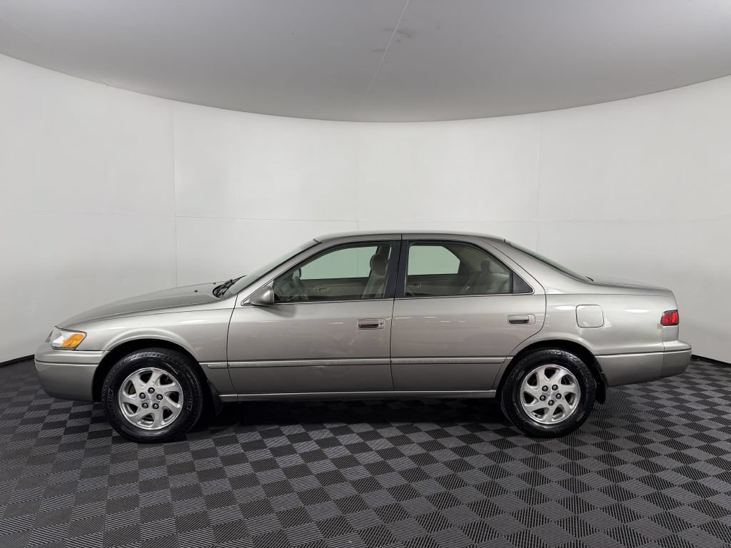 Used 1999 Toyota Camry LE w/ Value Pkg FWD image 10