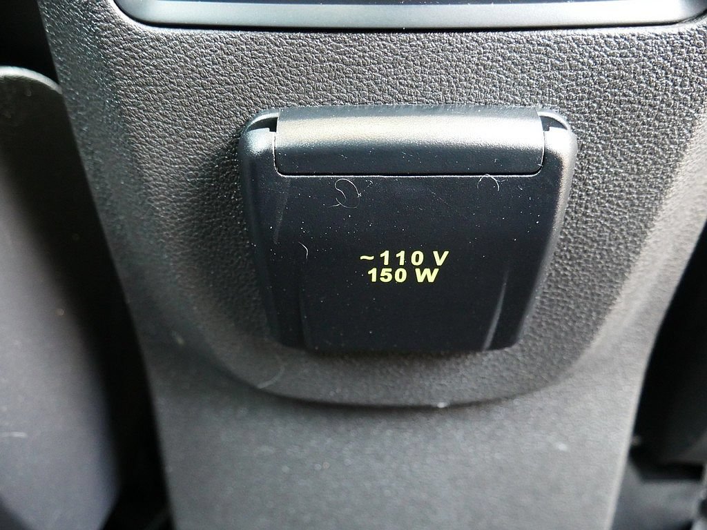 Used 2017 Ford C-MAX Energi Titanium w/ Equipment Group 501A FWD image 59