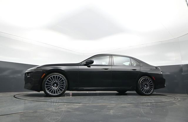 Used 2025 BMW 760i xDrive w/ Executive Package AWD/4WD image 28
