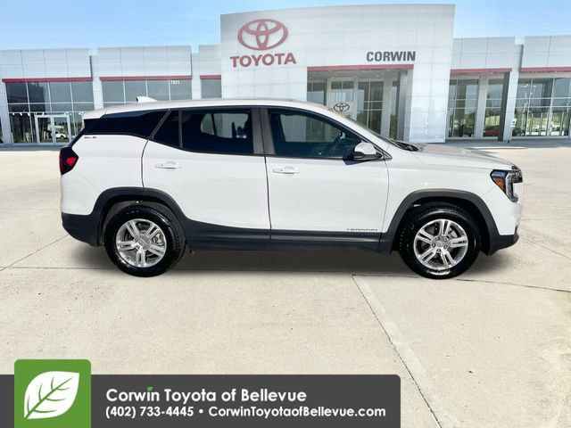 Used 2024 GMC Terrain SLE image 9