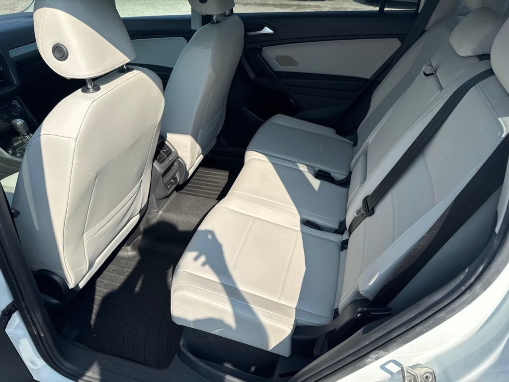 Used 2021 Volkswagen Tiguan SE w/ Panoramic Sunroof Package AWD/4WD image 24