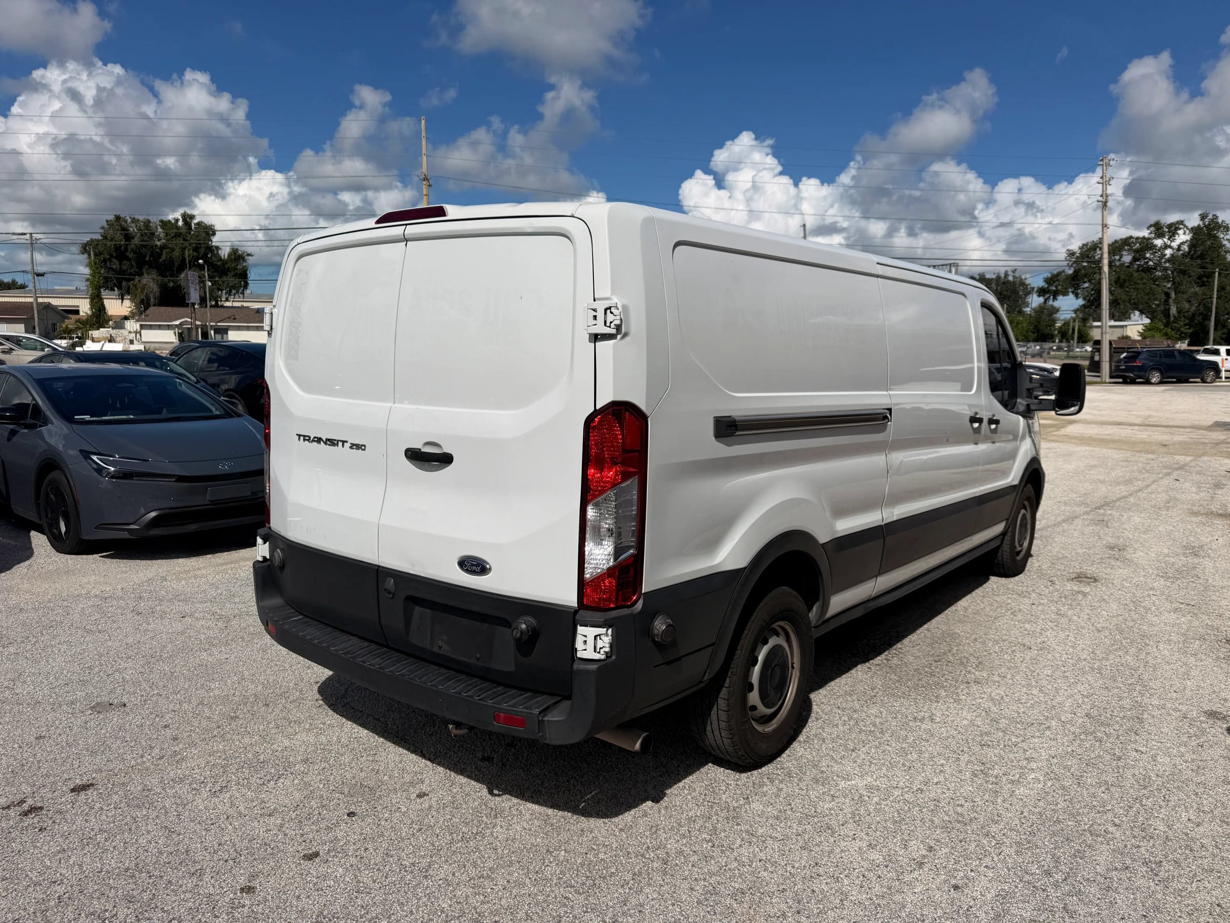 Used 2020 Ford Transit 250 Low Roof RWD image 4