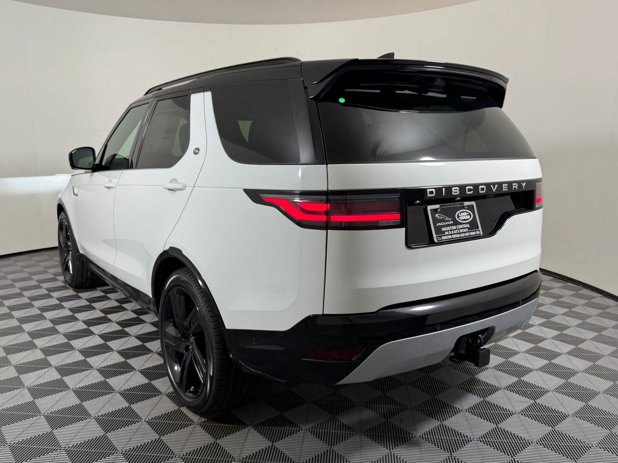 New 2026 Land Rover Discovery Limited Edition AWD/4WD image 3