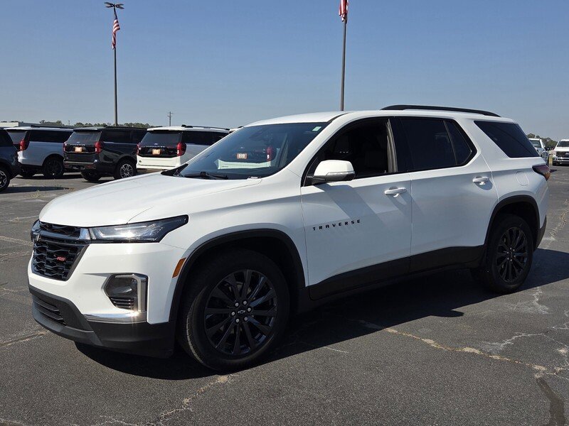 Used 2023 Chevrolet Traverse RS FWD image 3