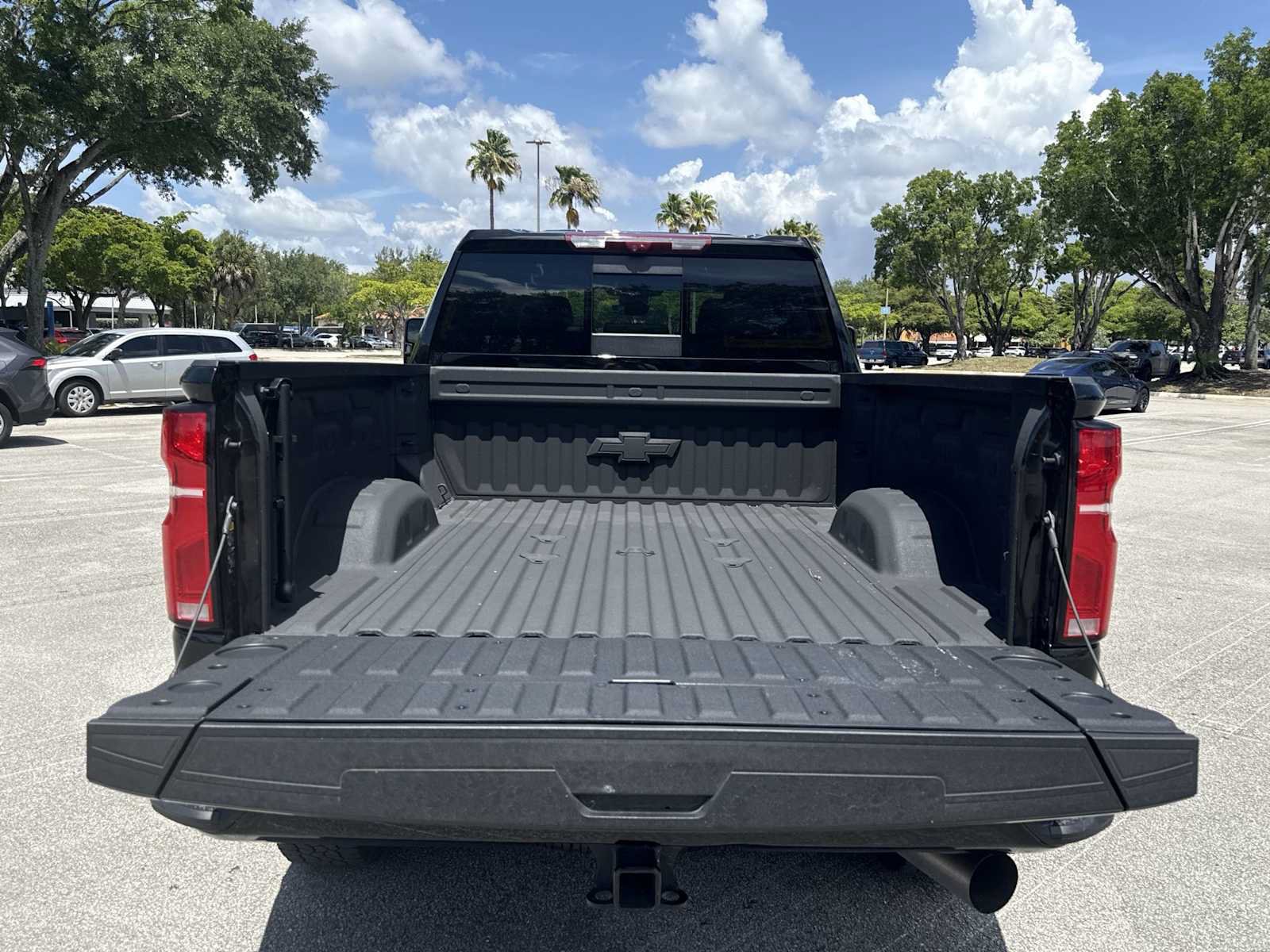 Used 2025 Chevrolet Silverado 3500 High Country w/ High Country Premium Package AWD/4WD image 25