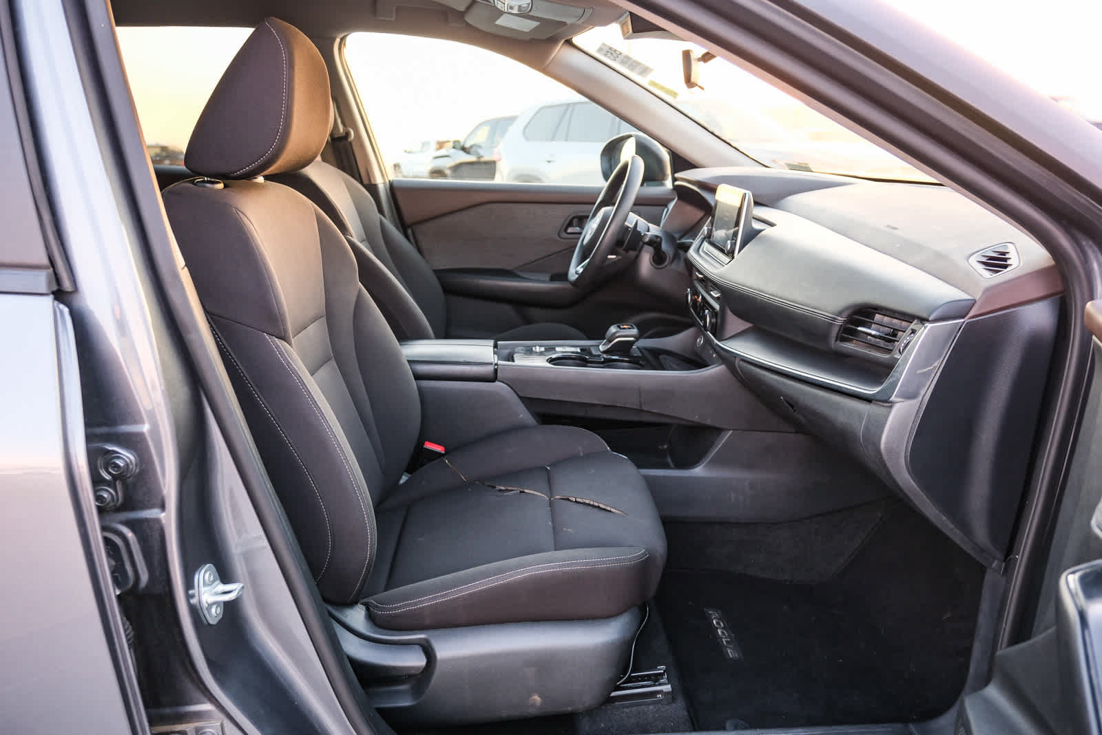 Used 2023 Nissan Rogue S FWD image 17