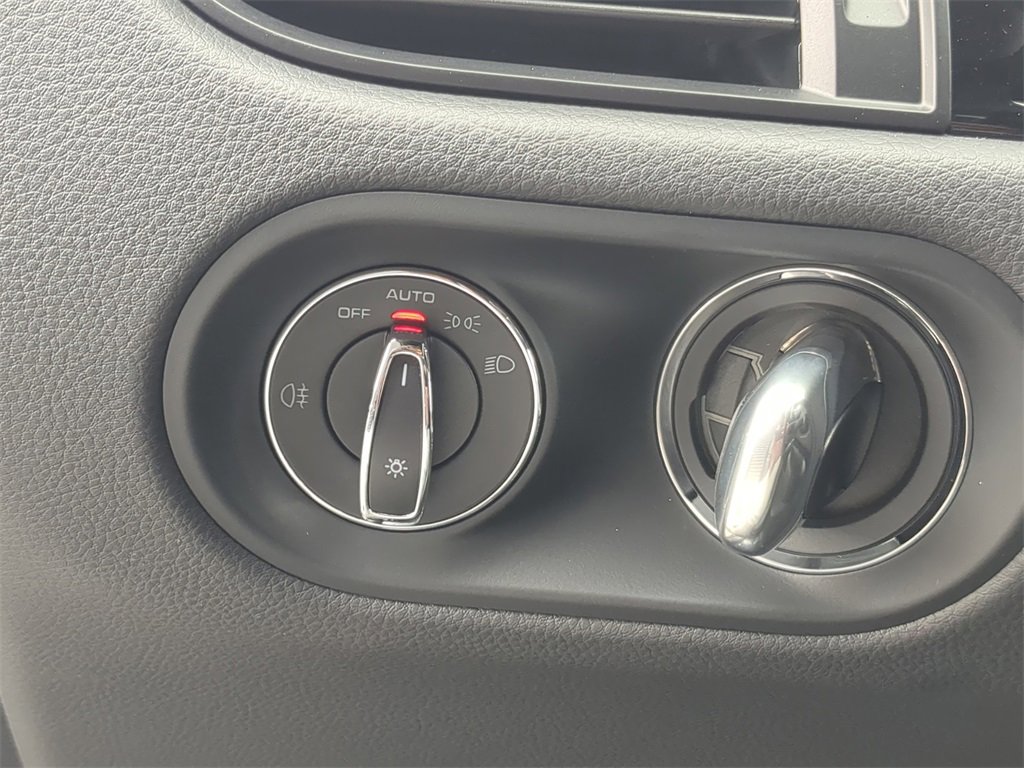 New 2026 Porsche Macan Turbo image 39