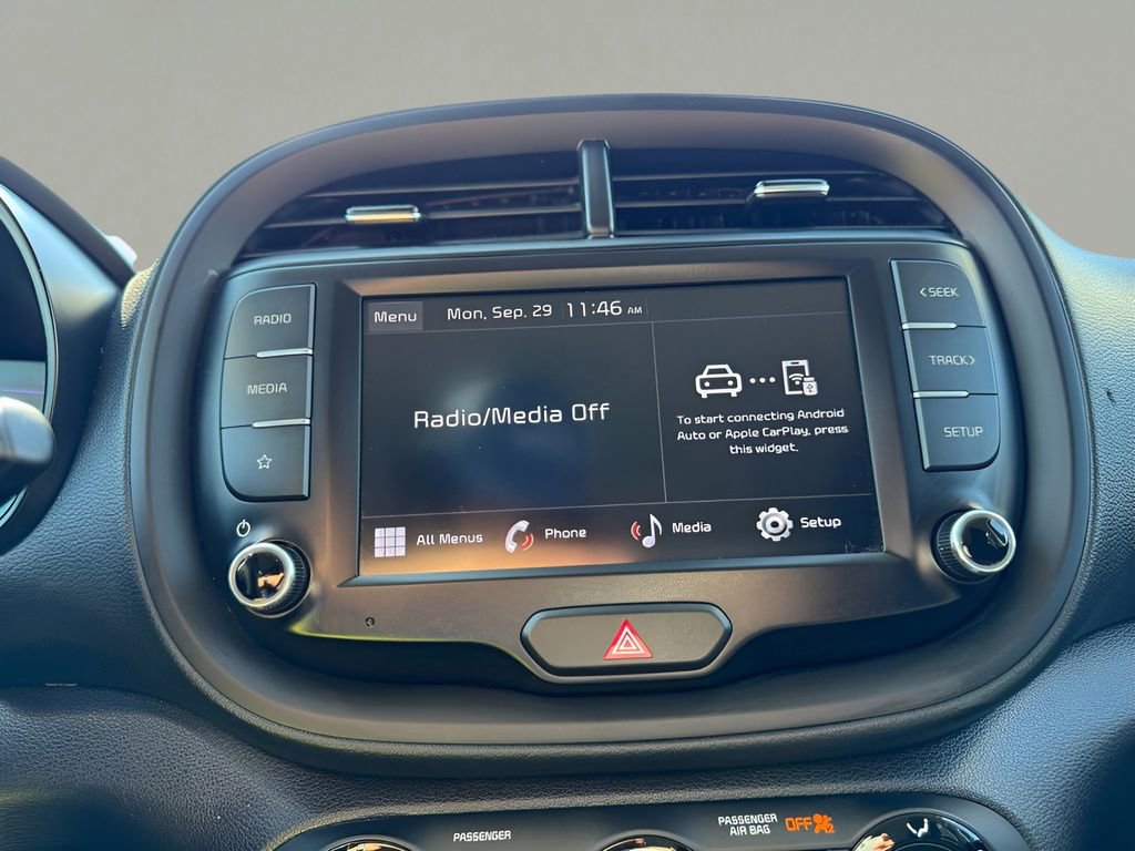 Used 2023 Kia Soul LX w/ LX Technology Package image 17