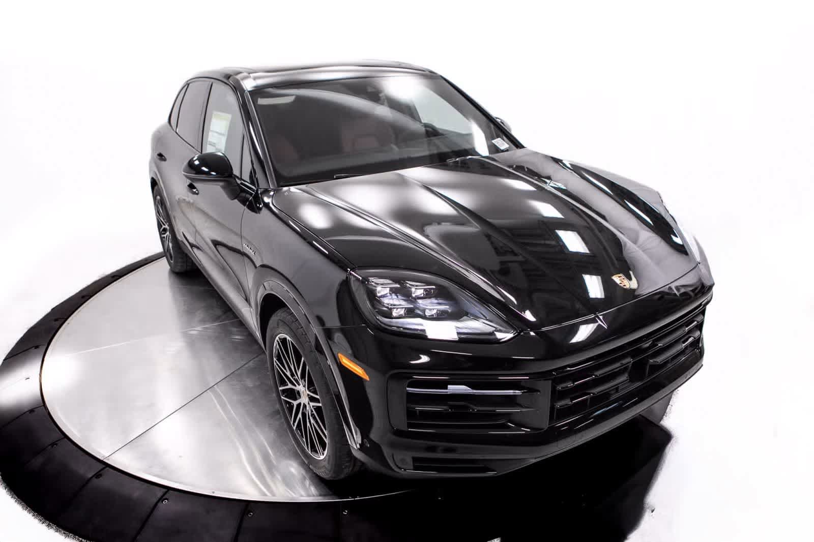 Certified 2025 Porsche Cayenne E-Hybrid AWD/4WD image 22