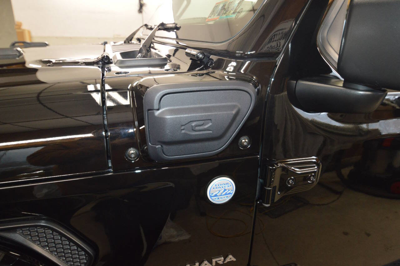 Used 2024 Jeep Wrangler Unlimited Sahara w/ Dual Top Group image 32