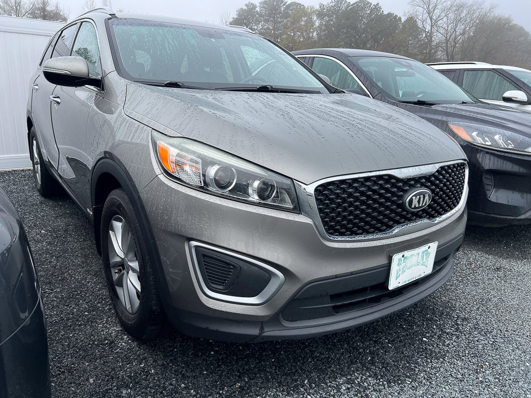 Used 2017 Kia Sorento LX w/ LX Convenience Package image 6