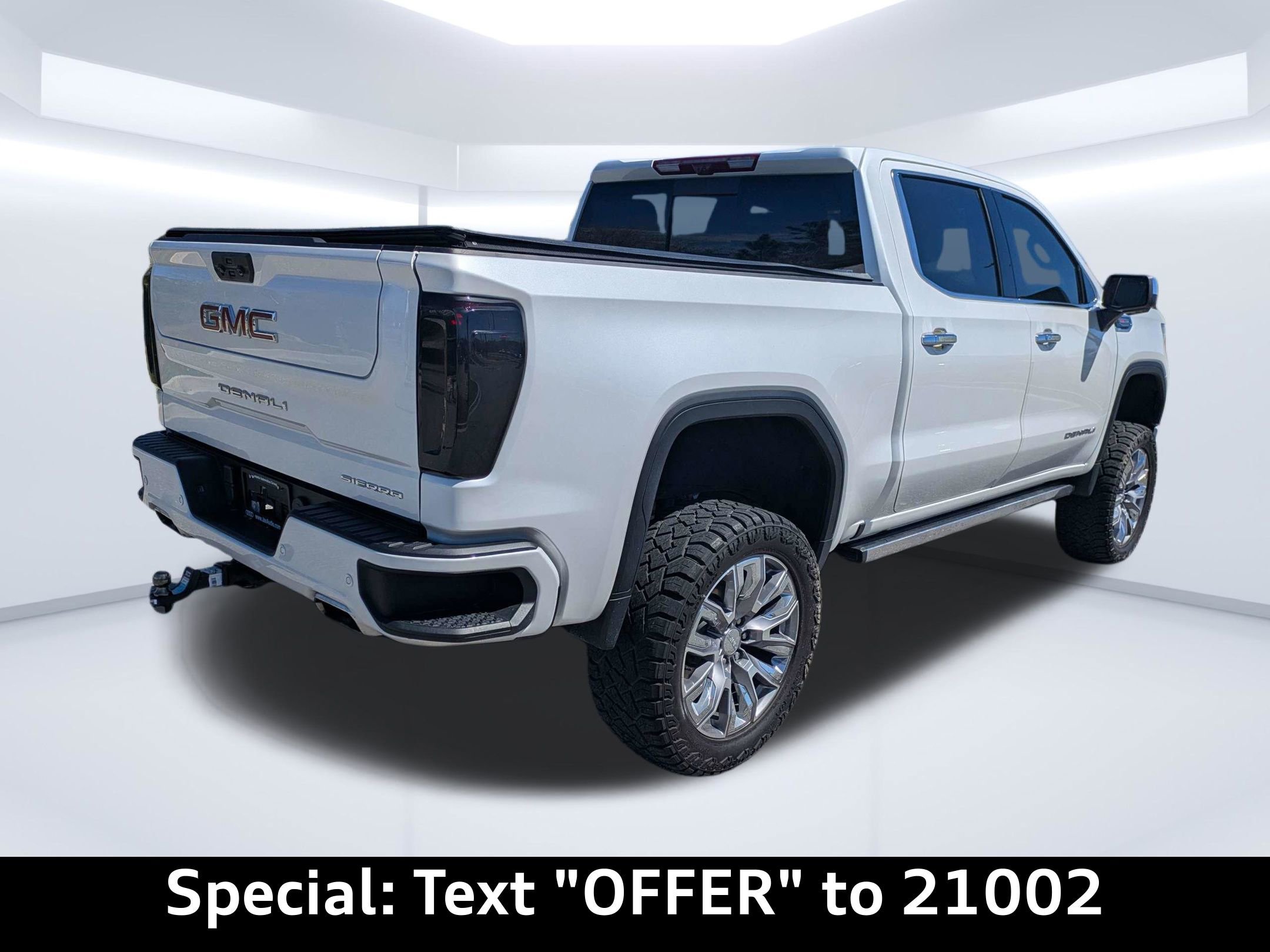 Used 2024 GMC Sierra 1500 Denali w/ Denali Reserve Package AWD/4WD image 2