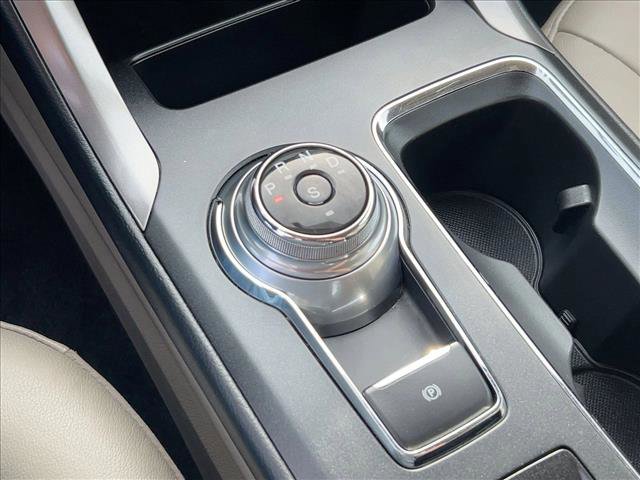 Used 2017 Ford Fusion SE w/ Fusion SE Technology Package image 12