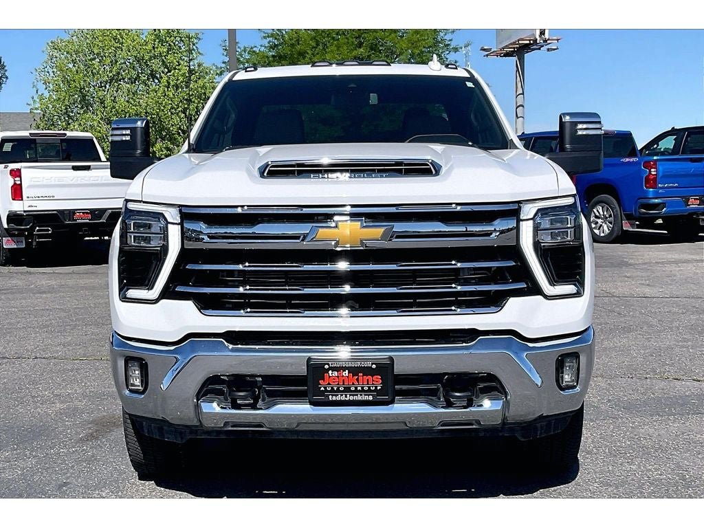Used 2025 Chevrolet Silverado 3500 LTZ AWD/4WD image 3