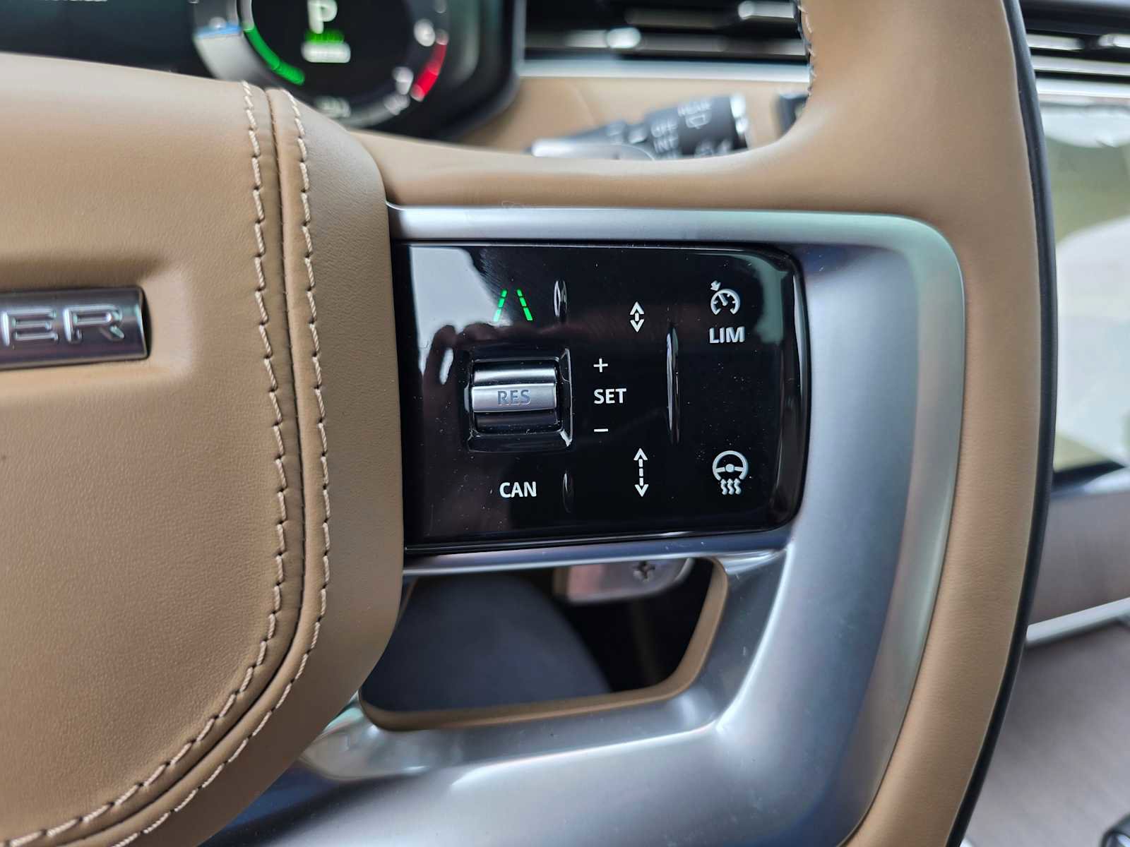 New 2025 Land Rover Range Rover SE image 33