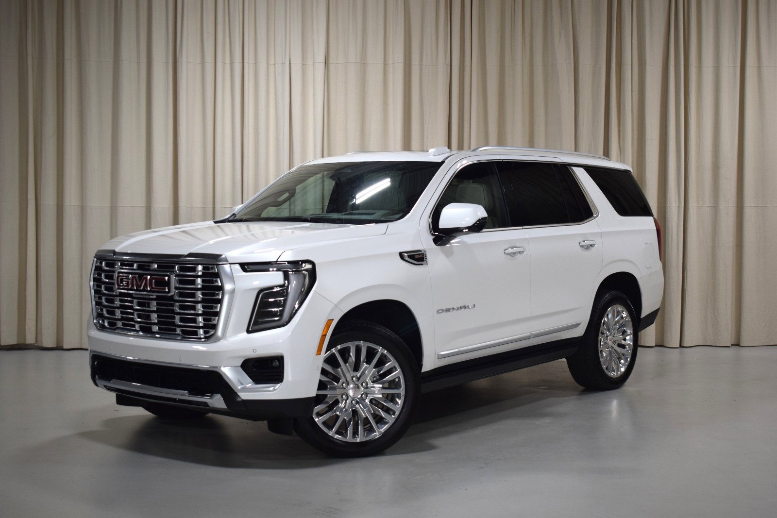 Used 2025 GMC Yukon Denali w/ Sun & Power Step Package image 1