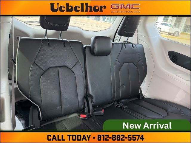 Used 2024 Chrysler Pacifica Limited image 7