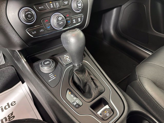 Used 2021 Jeep Cherokee High Altitude AWD/4WD image 25