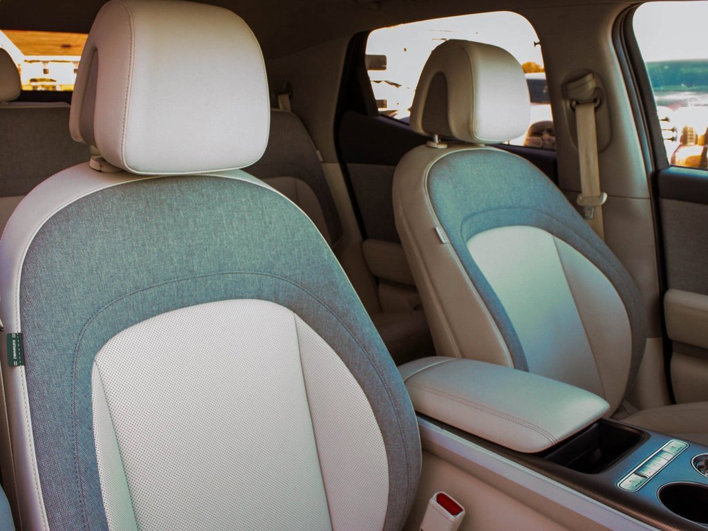 Used 2025 Genesis GV60 Advanced image 44