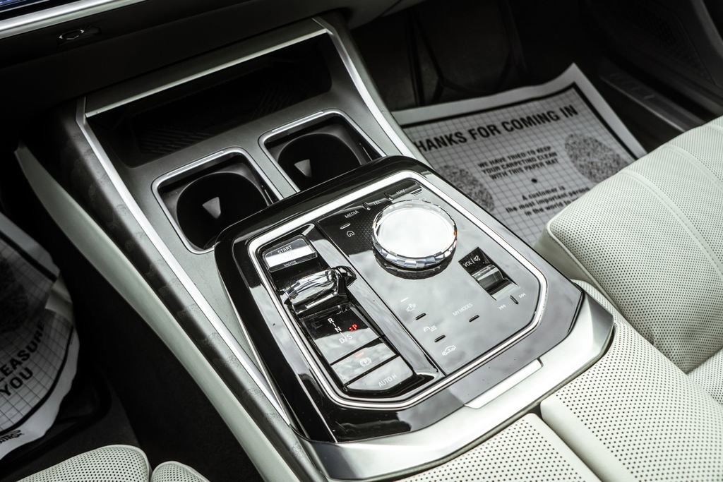 Used 2023 BMW 760i xDrive w/ Executive Package image 23