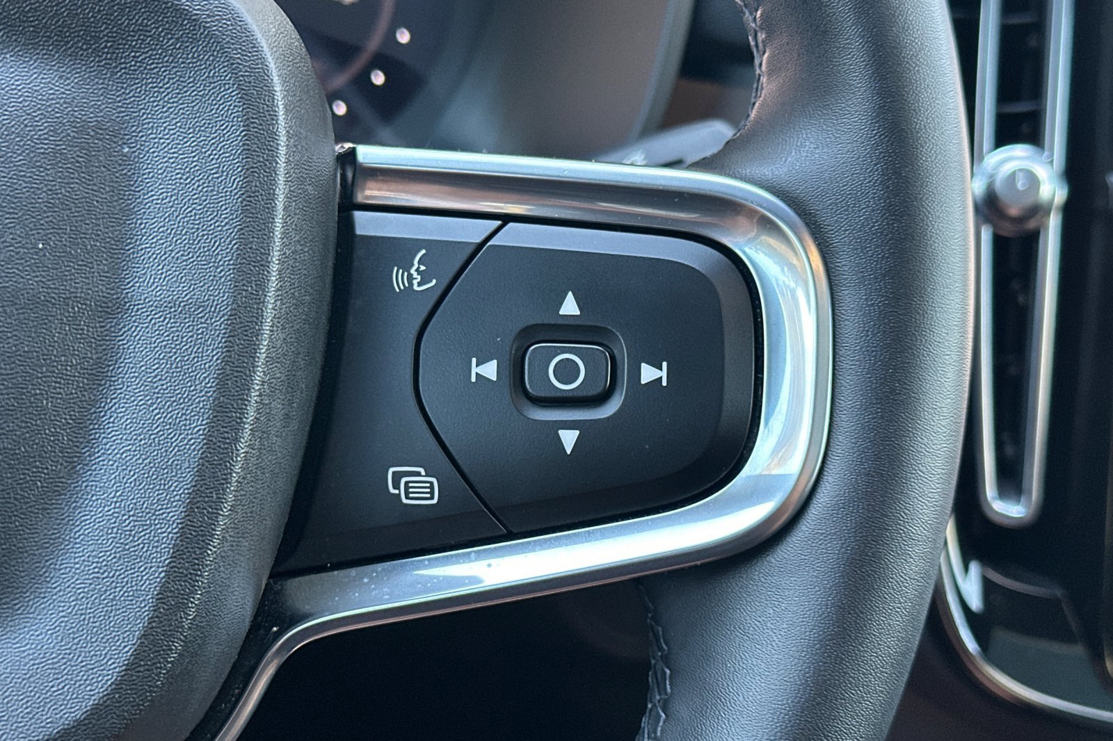 Certified 2023 Volvo C40 P8 Recharge Plus AWD/4WD image 28