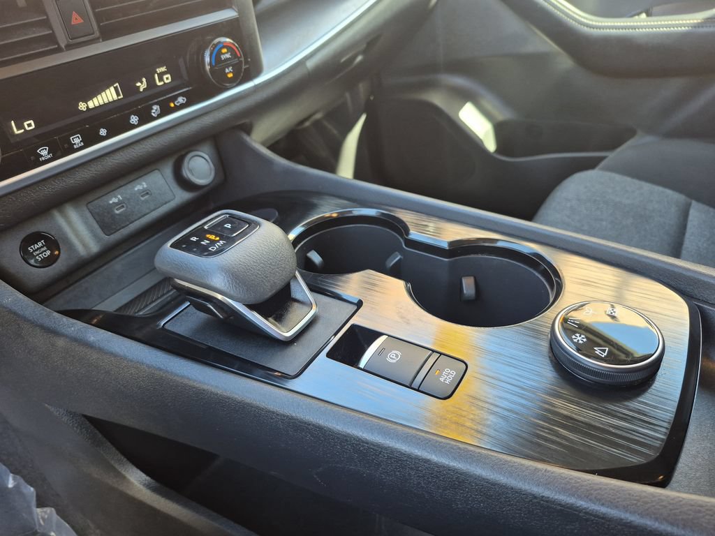 Used 2025 Nissan Rogue SV AWD/4WD image 10