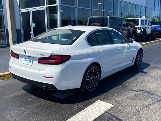 Used 2023 BMW 530e w/ Premium Package RWD image 9