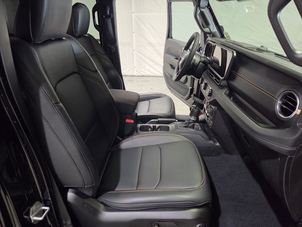 Certified 2025 Jeep Gladiator Sport image 11