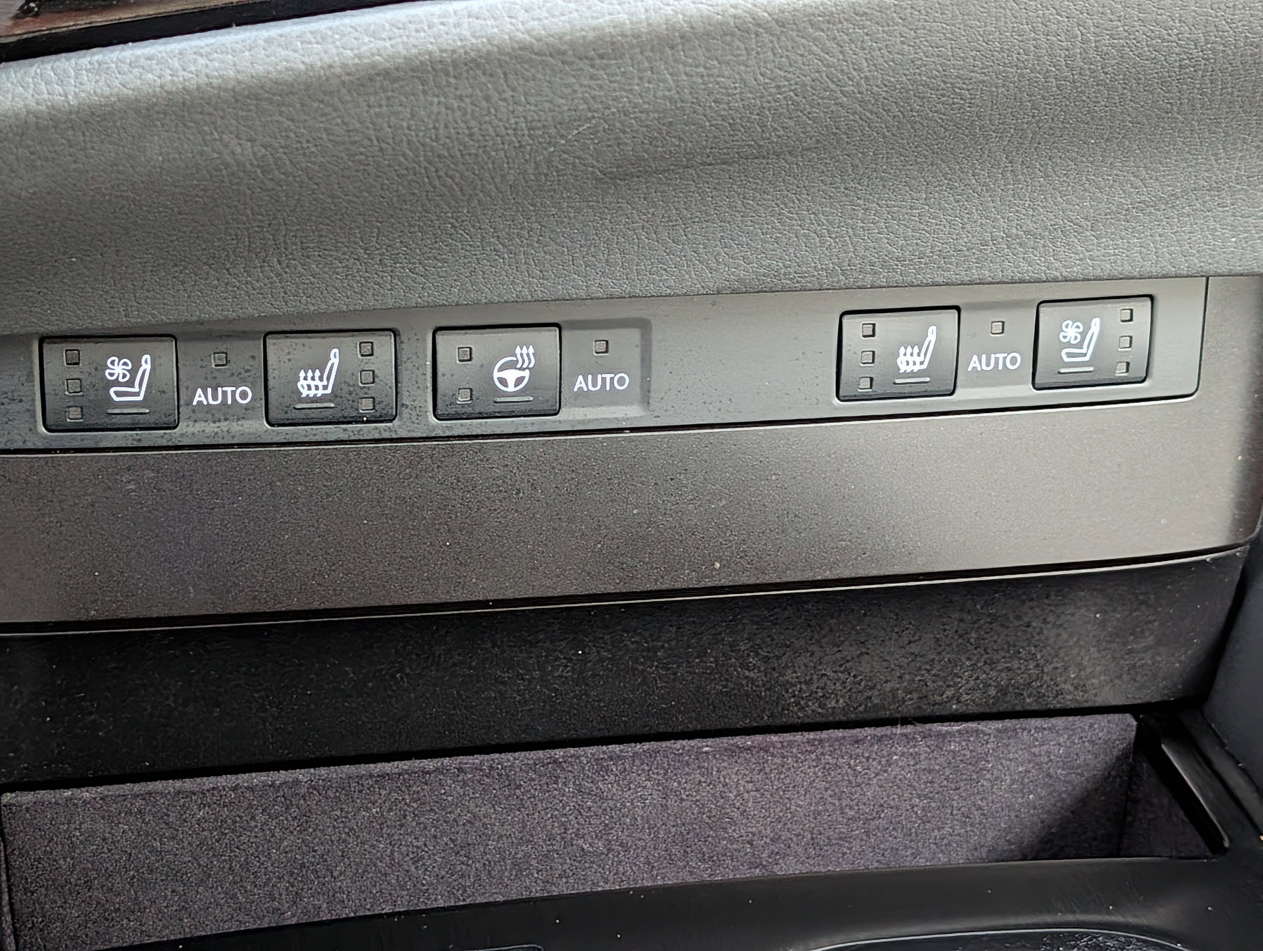 Certified 2025 Lexus ES 300h w/ Premium Package image 25