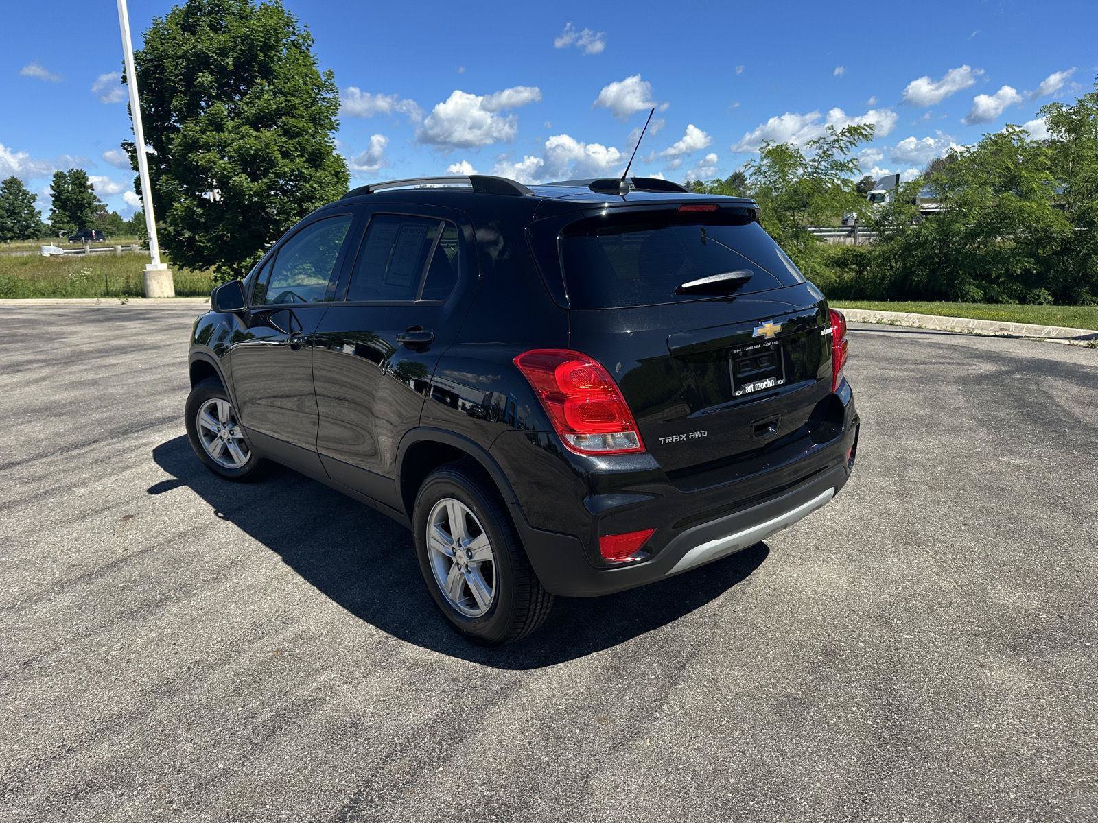 Used 2022 Chevrolet Trax LT w/ LT Convenience Package AWD/4WD image 4