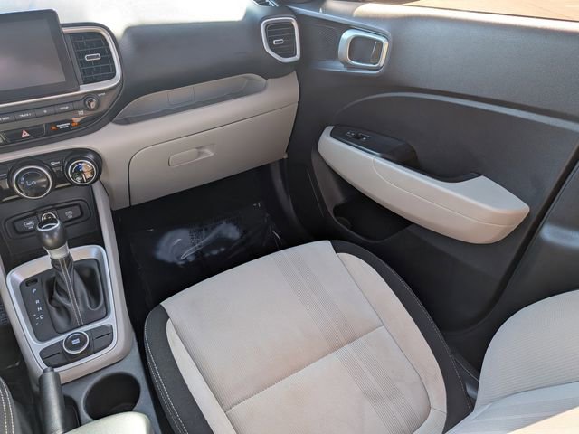 Used 2023 Hyundai Venue SEL image 16