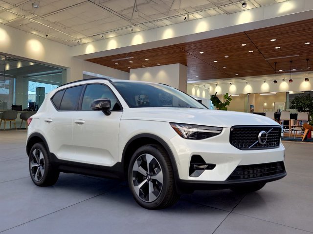New 2026 Volvo XC40 B5 Plus w/ Protection Package Premier AWD/4WD image 5