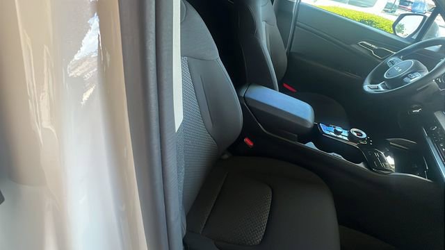 Used 2025 Kia Sportage LX FWD image 11