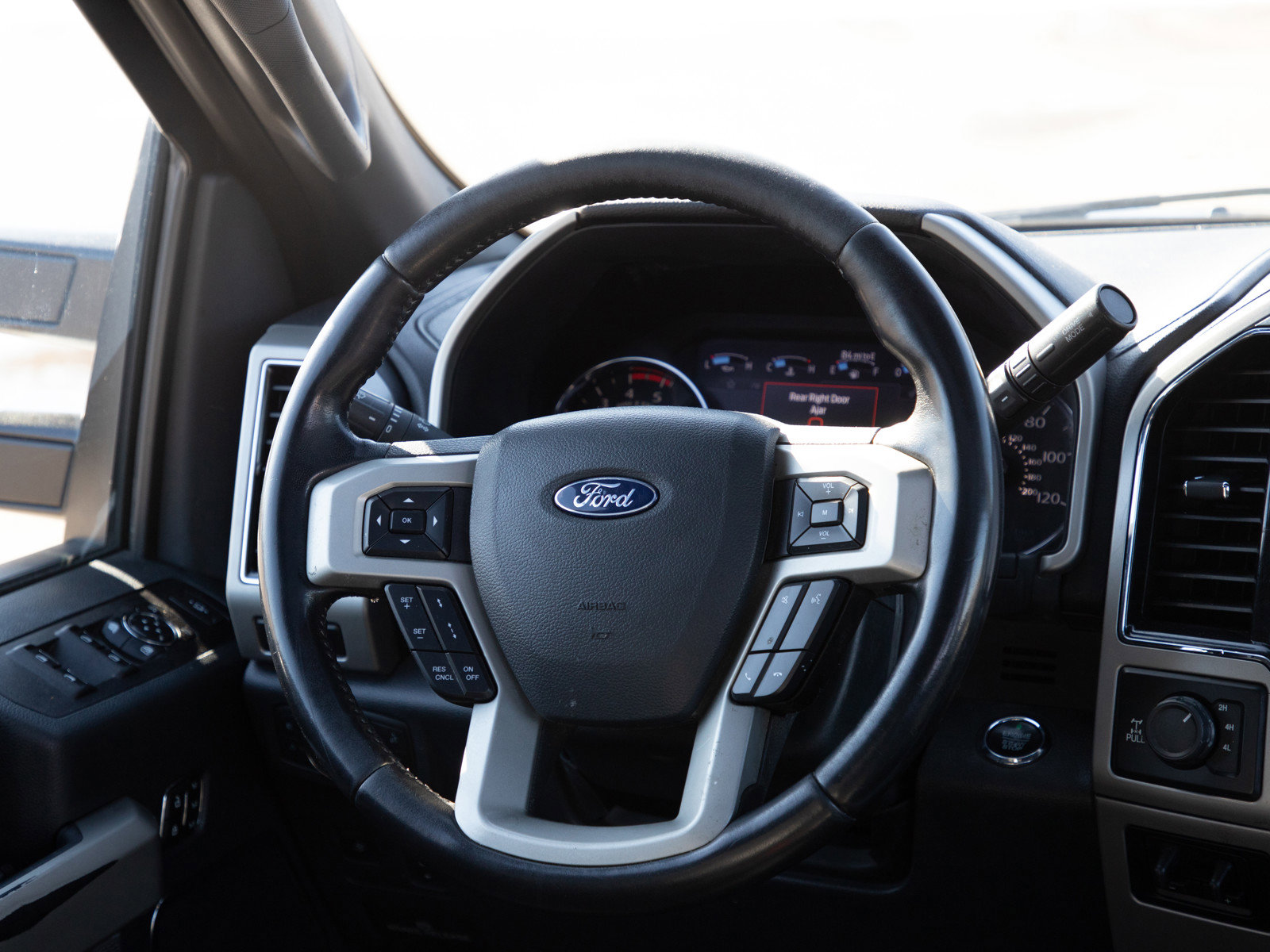 Used 2022 Ford F250 Lariat w/ Tremor Off-Road Package image 15