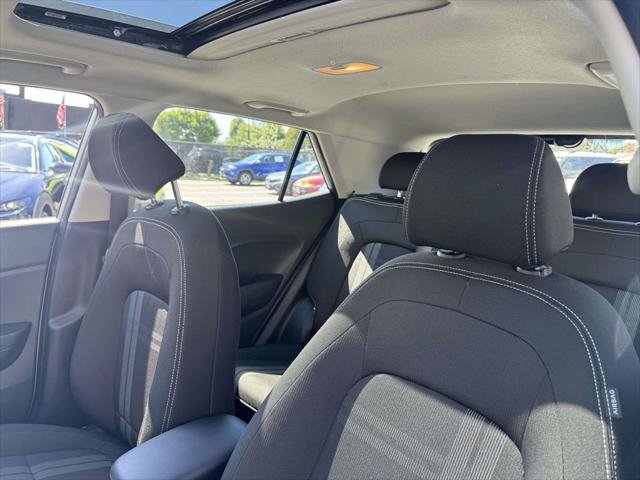 Used 2024 Hyundai Venue SEL FWD image 18